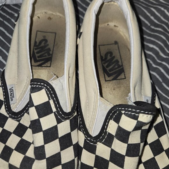 Vans - Picture 2 of 12